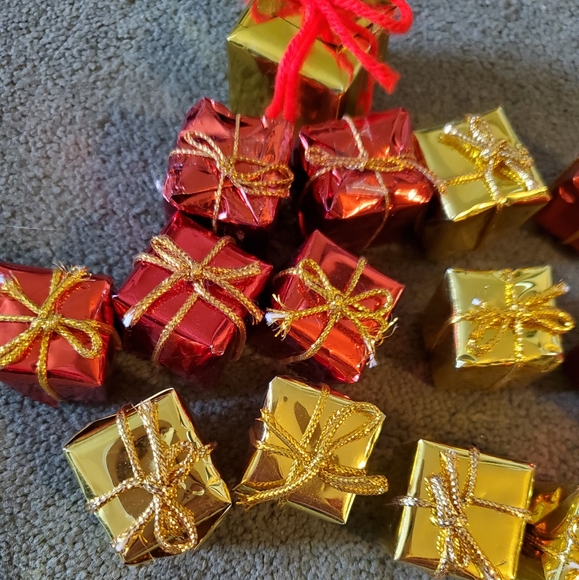 Mini Shiny Wrapped Foam Gift Boxes Holiday Decor - Picture 2 of 8